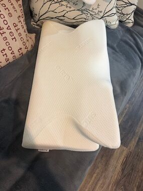 White Orthopedic Contour Memory Foam Pillow for Cervical Support